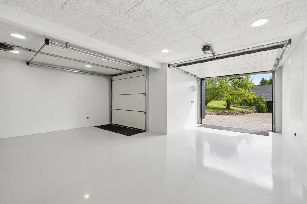 Garage - Modernised Farmhouse with Private Lake in Stenstrup