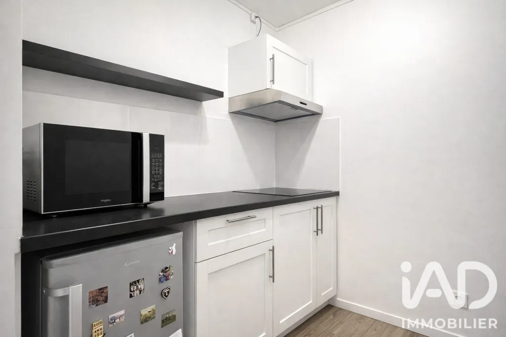 Cocina - Renovated Studio with Balcony in Aubervilliers