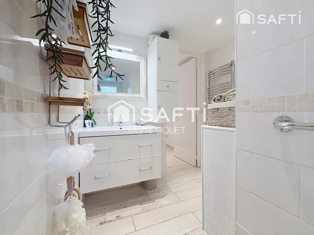 Salles de bain - Villa Climatisée avec Piscine à Saint-Aygulf