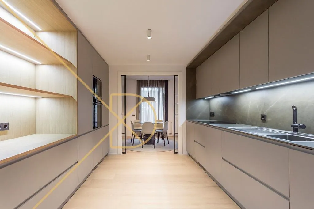 Cuisine - Contemporary Adjoined House with Pool in Sarrià