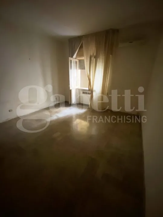 Pièces - Apartment with Balcony in Reggio Calabria