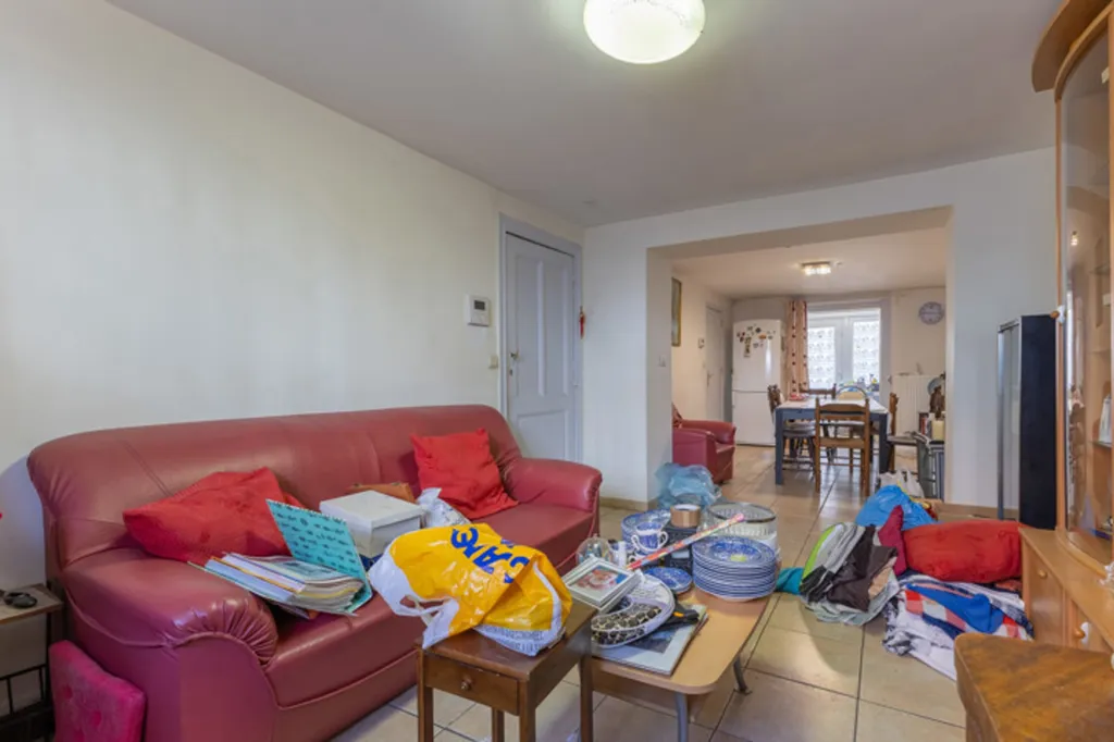 Elutuba - Five-Bedroom House with Terrace in Central Location