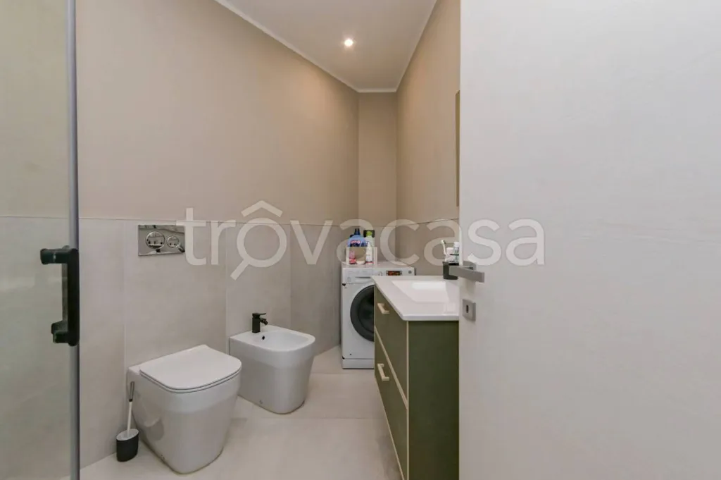 Salles de bain - Ground Floor Apartment with Balcony in Pino Torinese