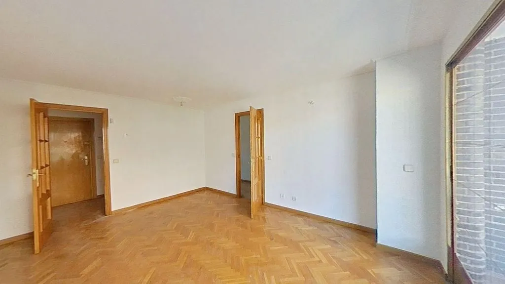 Pièces - 2-Bedroom Flat with Metro Access in Numancia