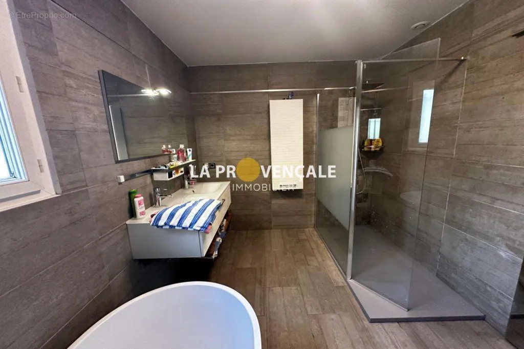 Vannitoad - Renovated Villa with Pool in La Bouilladisse