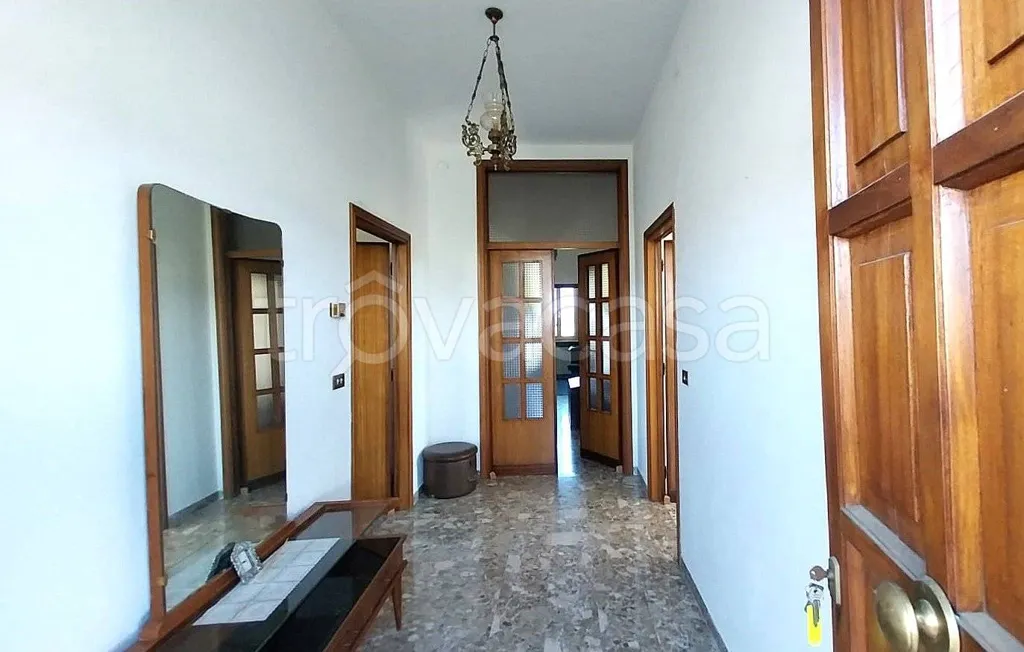 Hallway - Rustic House with Garden in Cannara