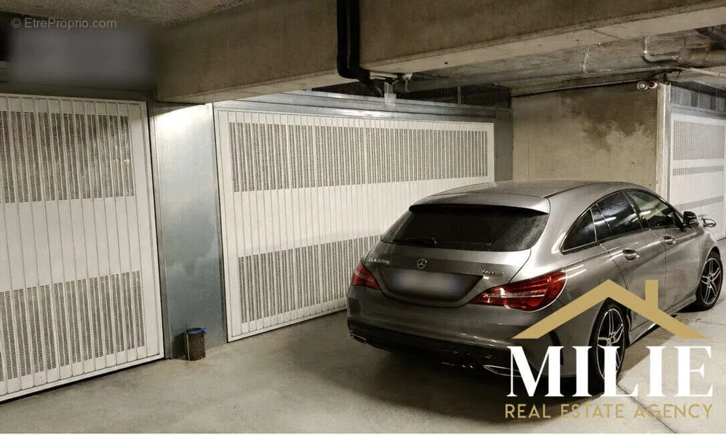 Garage - Bureaux en rez-de-chaussée avec accès direct à La Seyne-sur-Mer