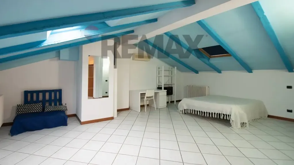 Chambres - Historic Apartment with Multiple Levels in Brescia