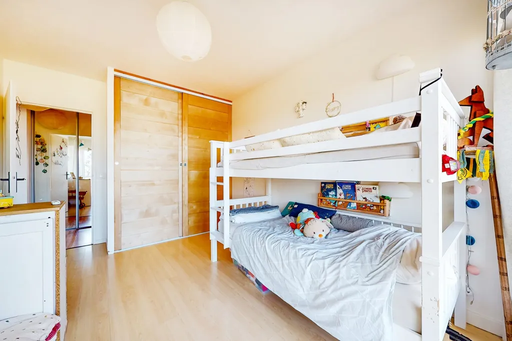 Magamistoad - T4 Flat with Balcony and View in Tassin