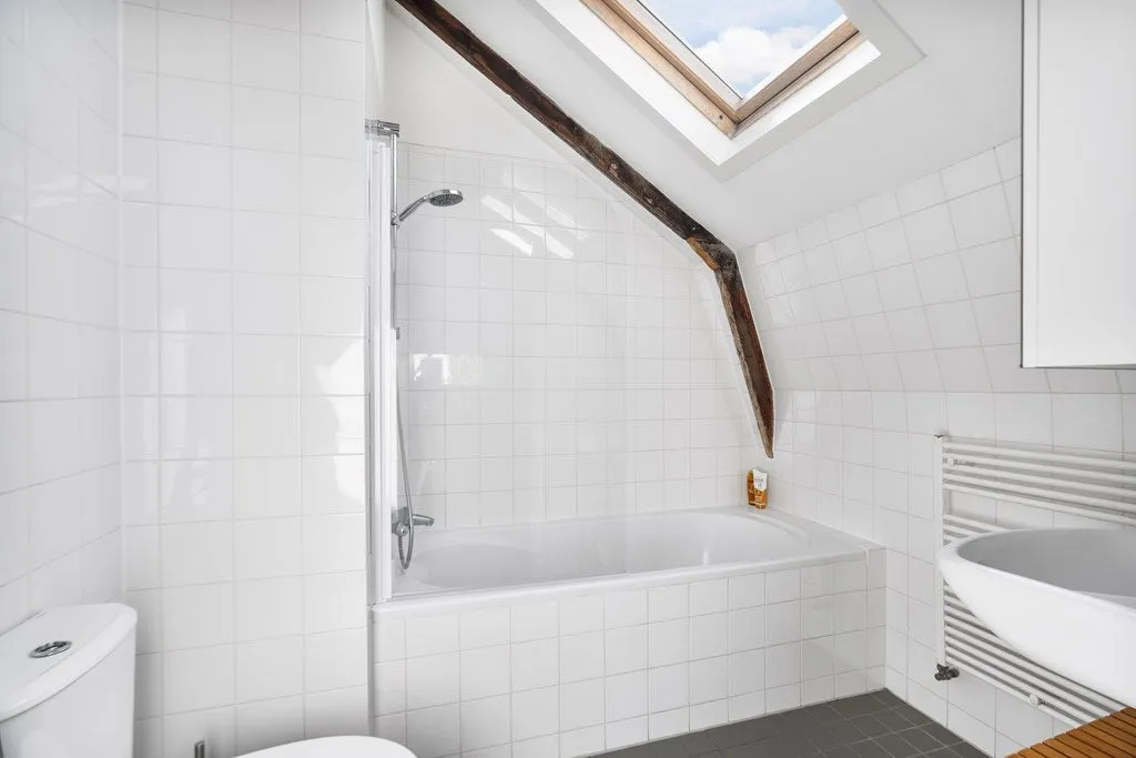 Salles de bain - Loft-Style Apartment with High Ceilings in De Pijp