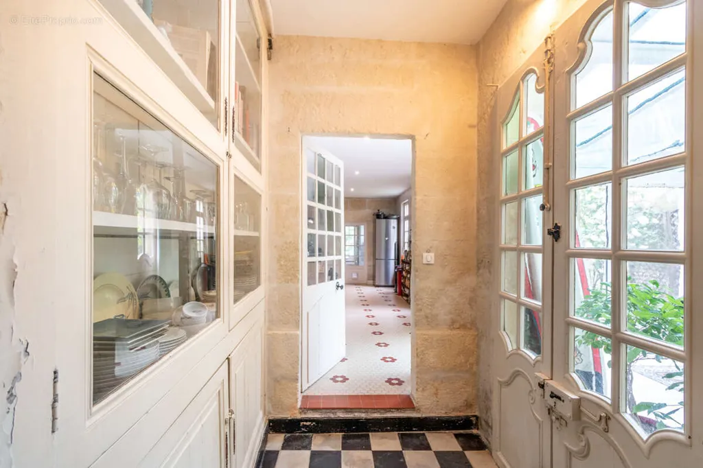 hallway_entrance