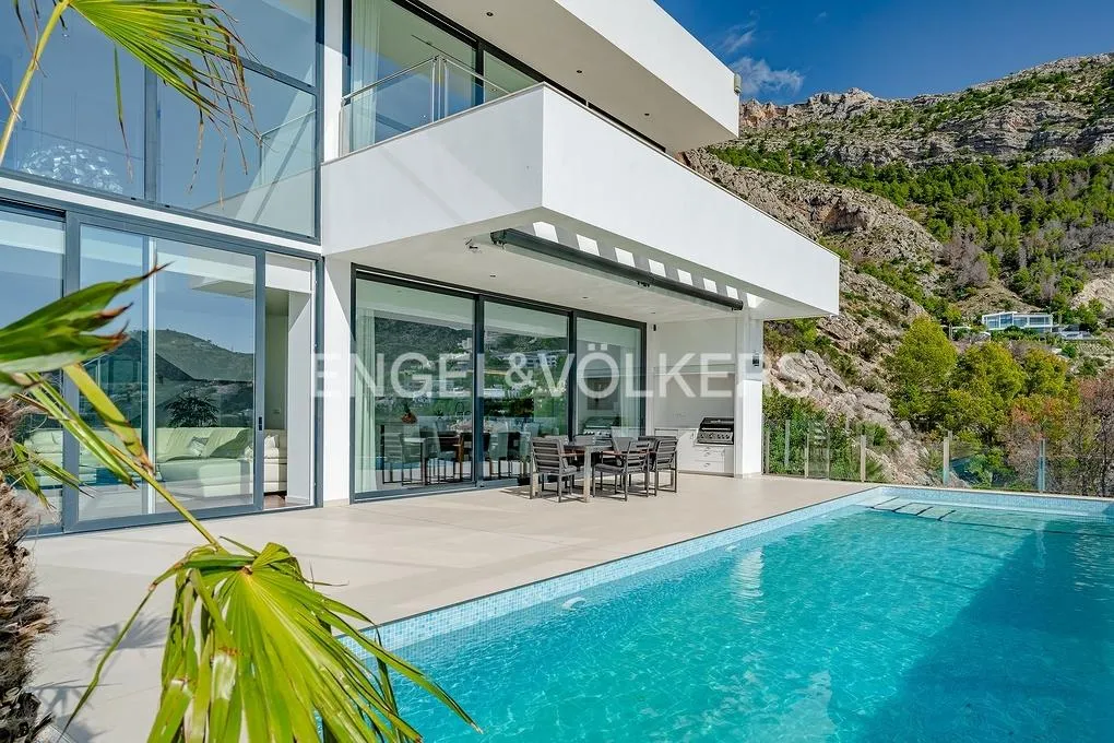 Bassein - Modern Villa with Sea Views in Altea Hills