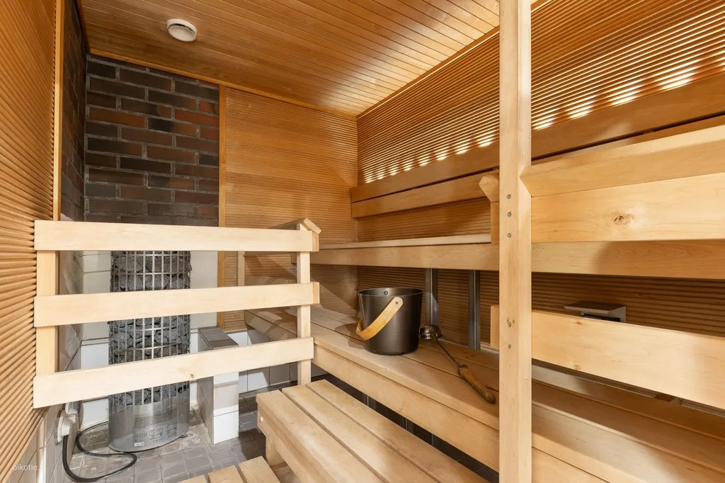 Toad - Apartment with Pool in Möysä, Lahti
