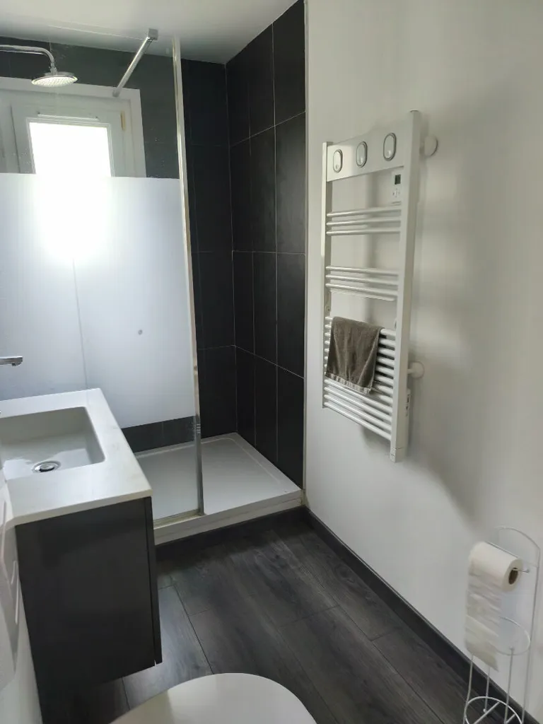 Vannitoad - Fully Renovated Maison with Garden in Domazan