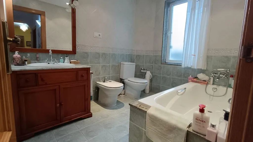 Bathrooms - Reformated Flat with High Ceilings in Zamora