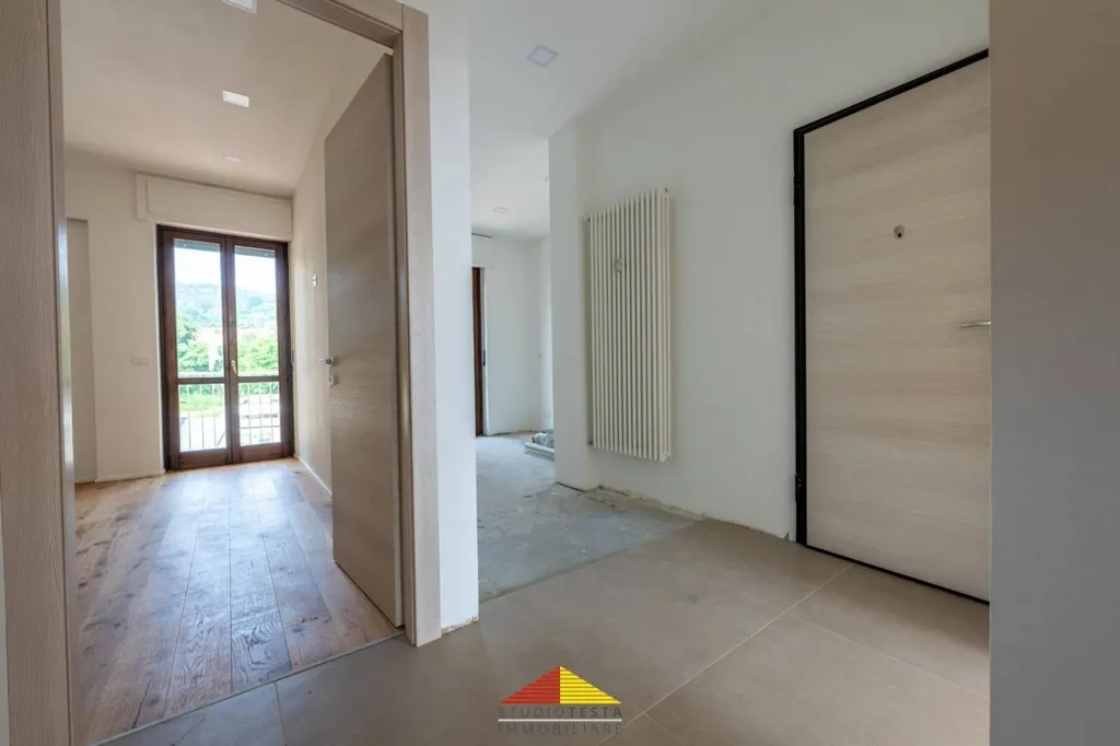Esik - Rustic Apartment with Panoramic View in Verzuolo