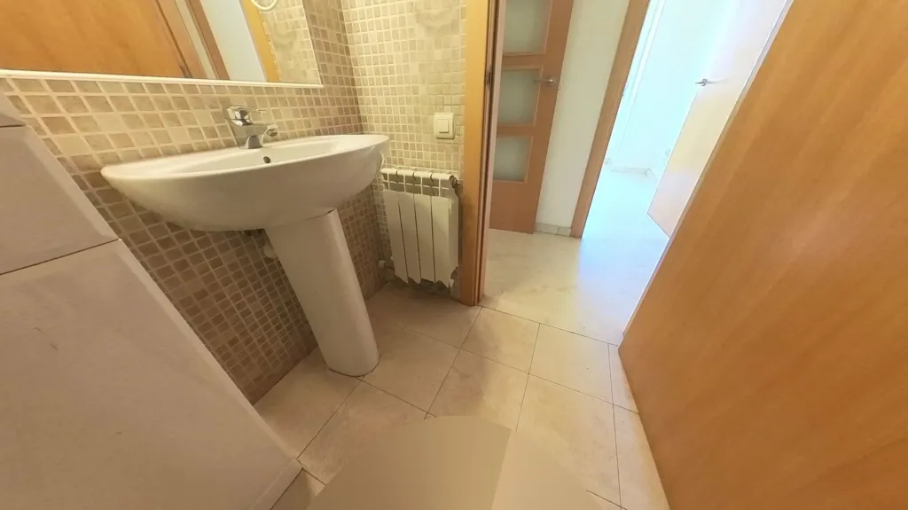 Vannitoad - Occupied Flat with Terrace in Sabadell
