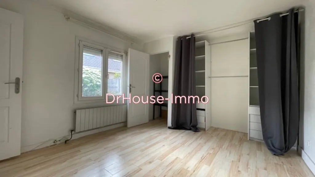 Chambres - Maison avec Dépendance et Local à Chelles, Proche RER E