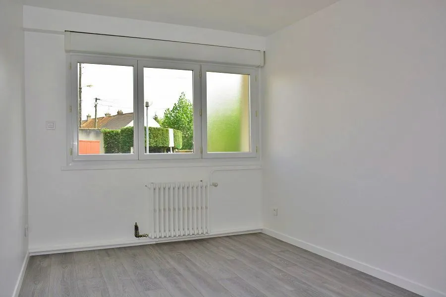 Pièces - Appartement 2 Pièces avec Parking à Épône