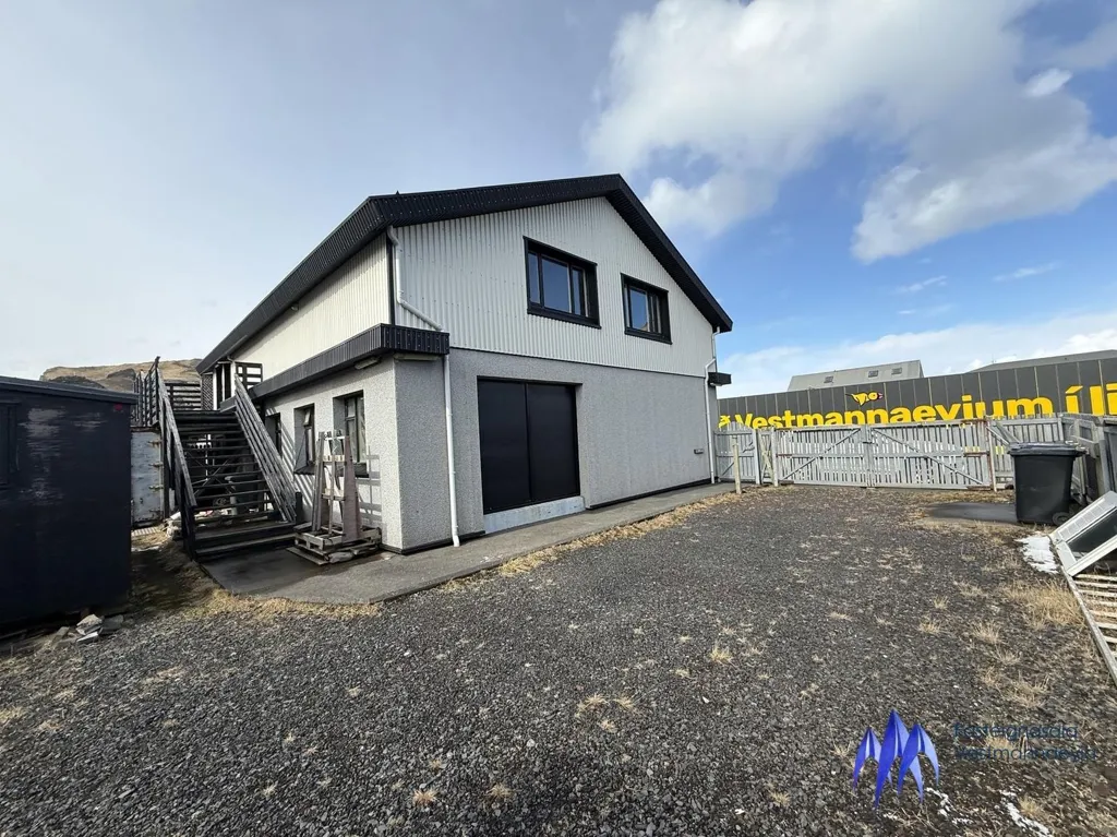 Extérieur - Industrial/Residential Property with Workshop in Vestmannaeyjar