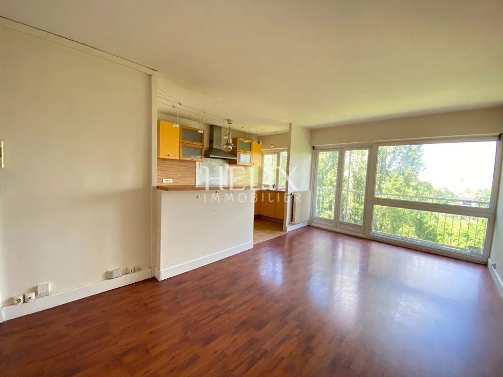 Elutuba - 3-Bed Flat with Balcony in Le Pecq Centre