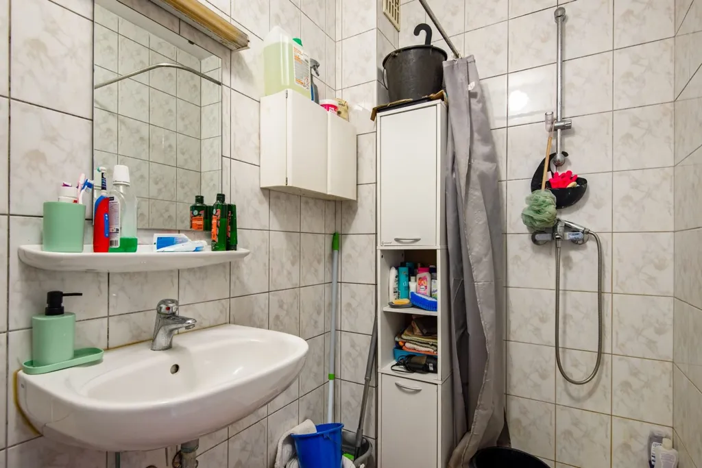 Salles de bain - Appartement avec Garage au Centre de Mortsel