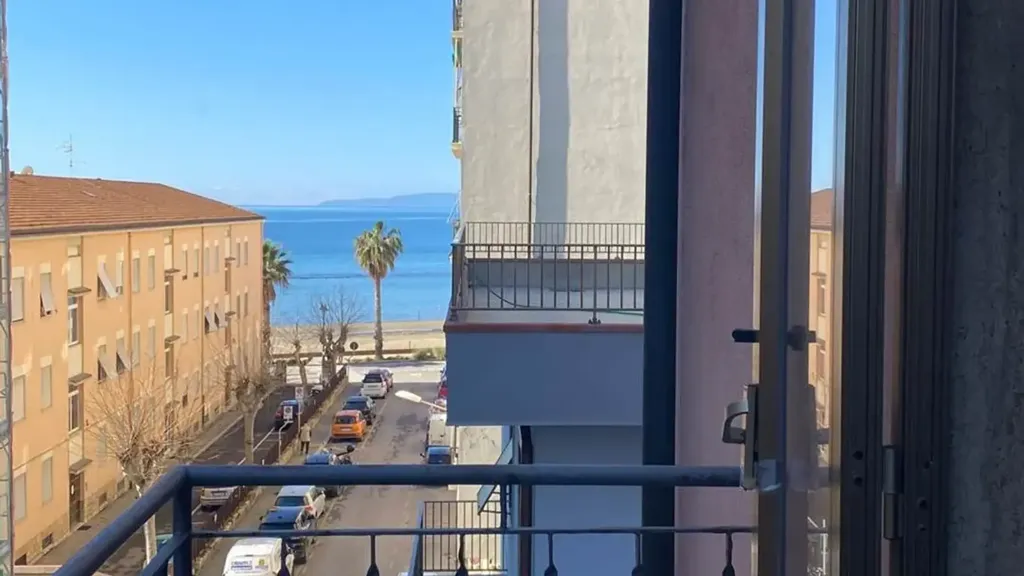 Rõdu - Two-Unit Apartment with Sea View in Follonica Centre