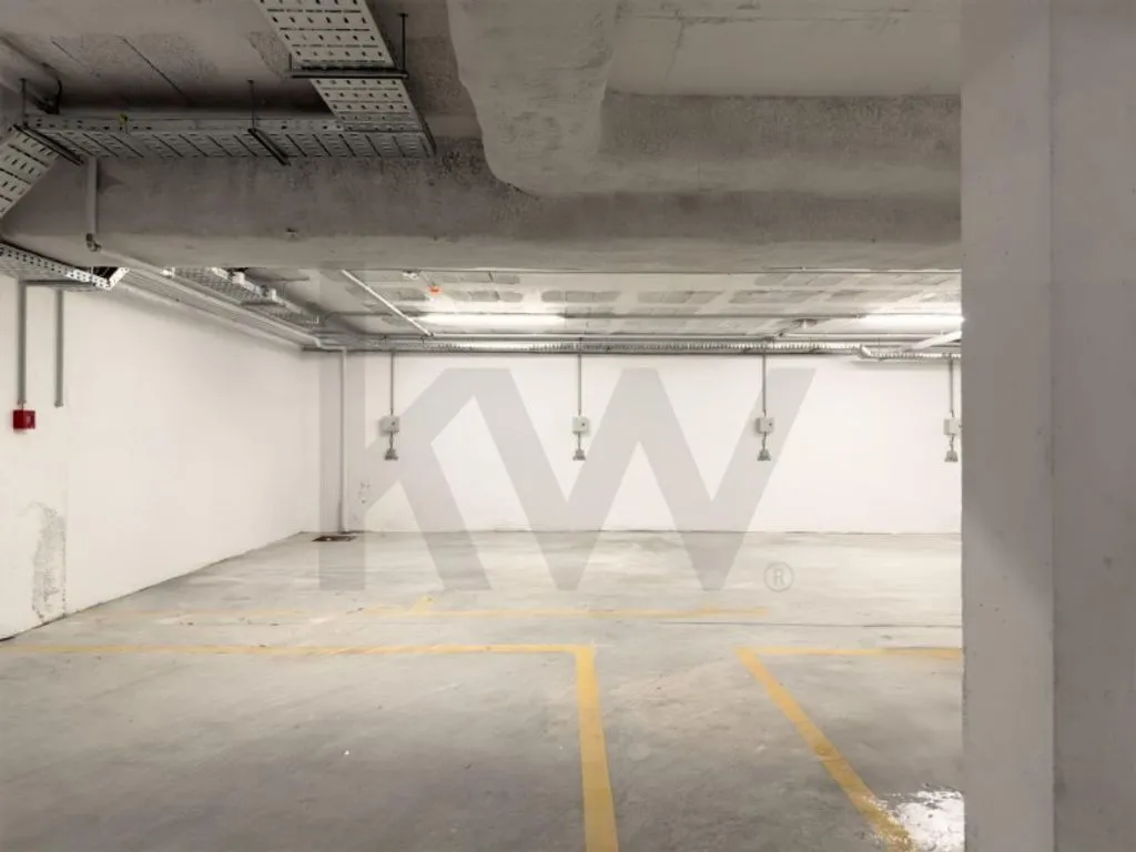 Garage - Luxury Flat with River View in Aveiro Centre