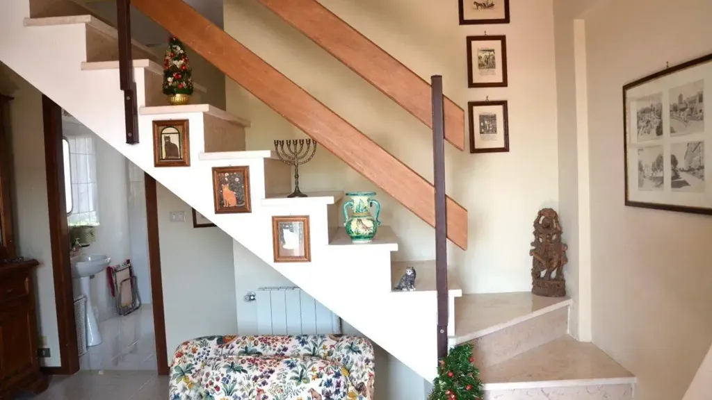 Pièces - Two-Level Apartment with Panoramic Terrace in Ovindoli