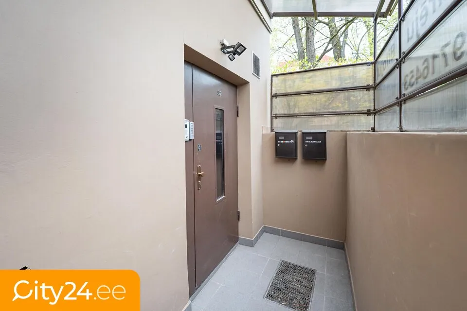Entrée - Office Space with Garden View in Čiekurkalns