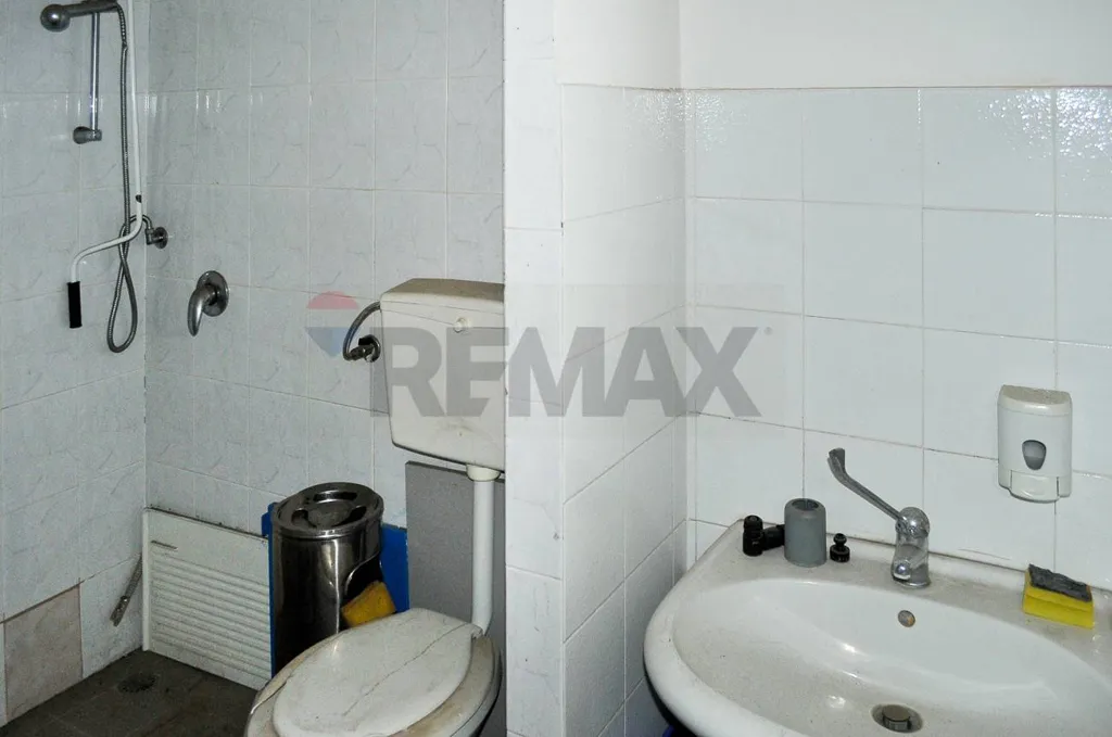 Salles de bain - Shop with Double Frontage in Catania's Borgo