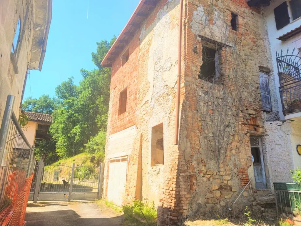 Exterior - Rustic Property with Private Garden in Montegioco
