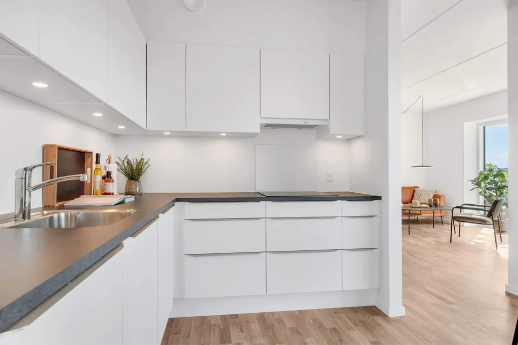 Cuisine - Bright 2-Bedroom Apartment with Balcony in Årslev