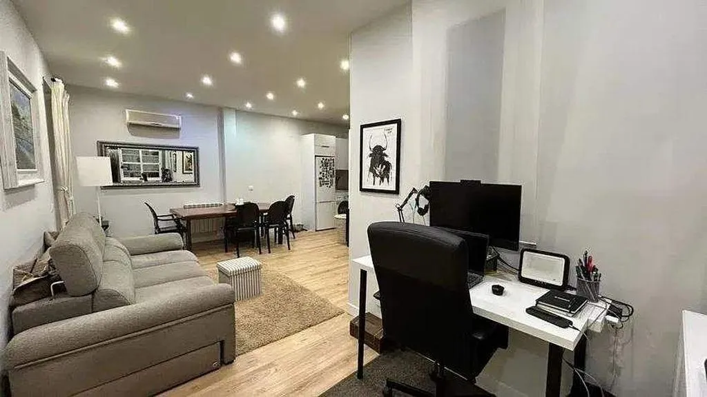 Bureau - Luxury Flat with Patio in Madrid