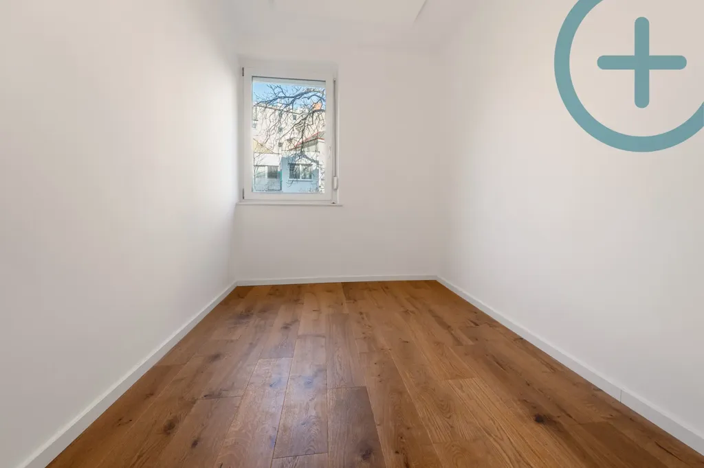 Pièces - Modernised 4-Bedroom Flat in Central Location