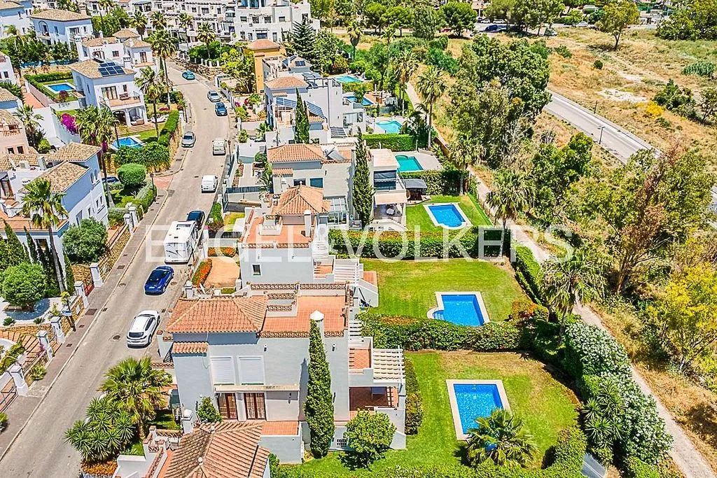 Aed - Villa with Pool and Sea Views in Estepona