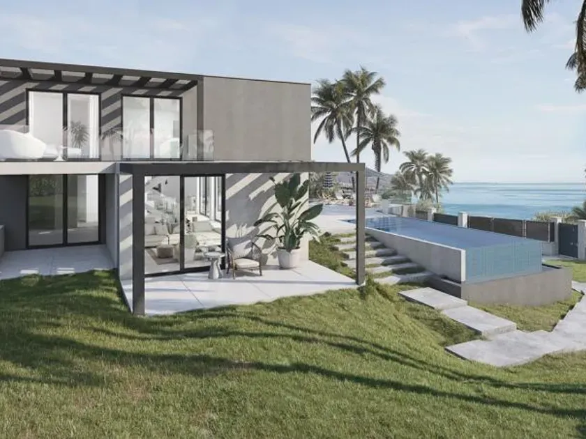 Contemporary Villa with Pool in Alcaidesa