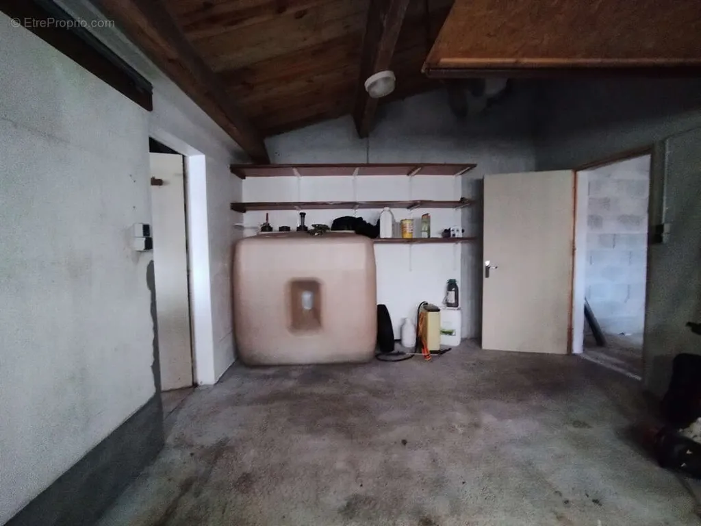 Garage - Pavillon 3 Chambres avec Dépendances en Centre Bourg