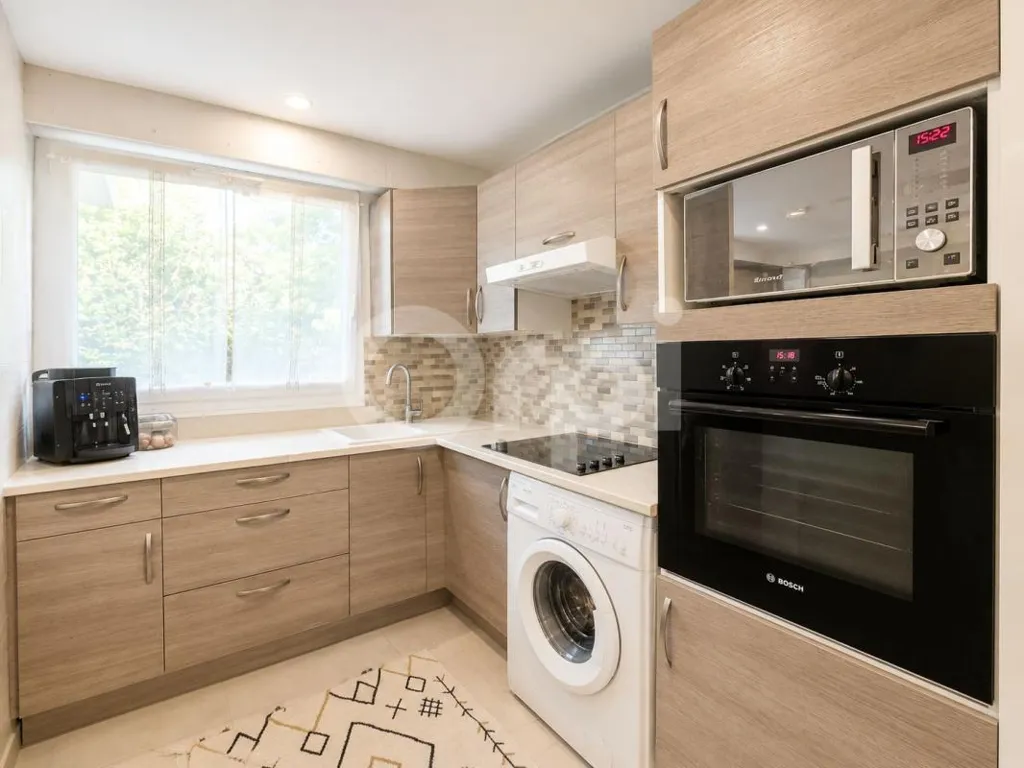 Köök - 3-Bed Flat with Private Garden in Verdant Residence