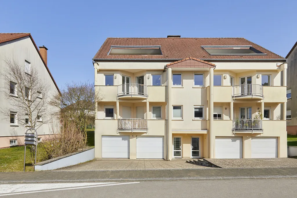 Extérieur - Duplex 4 Chambres avec Terrasse à Mamer