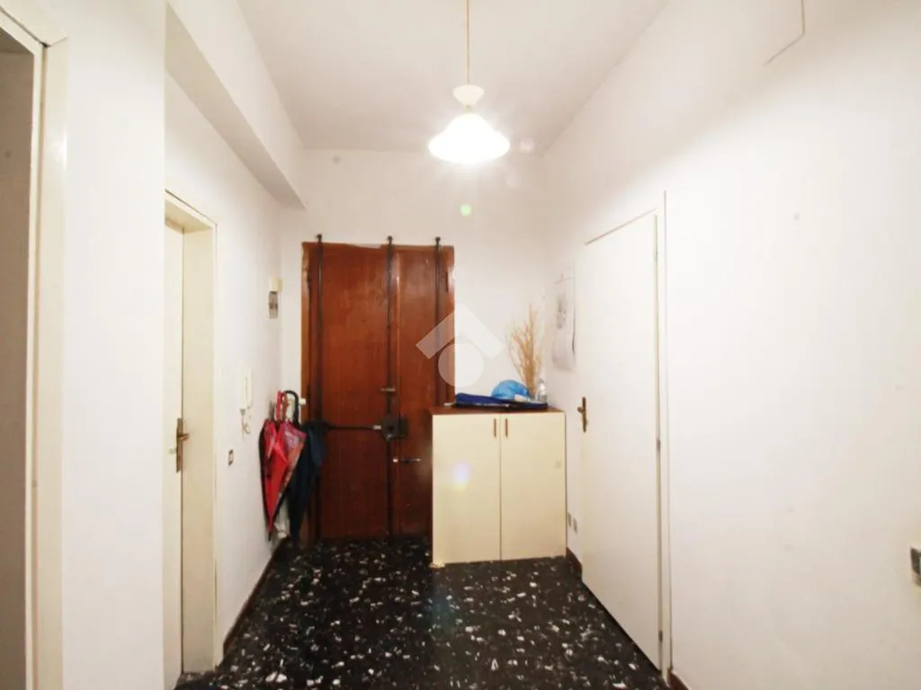 Esik - Bright Flat with Balcony in Prato