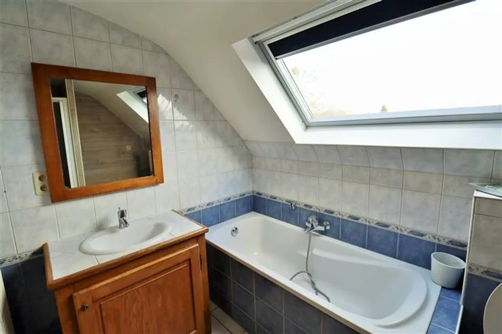 Salles de bain - Duplex avec Jardin Commun au Centre de Saint-Gérard