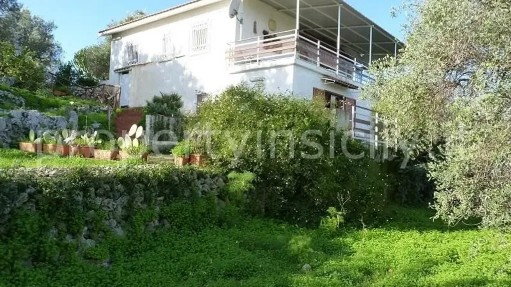 Villa with Panoramic Views in Noto
