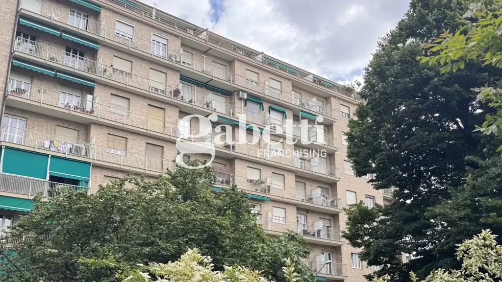 Välivaade - Central Triplex with Balcony in Turin