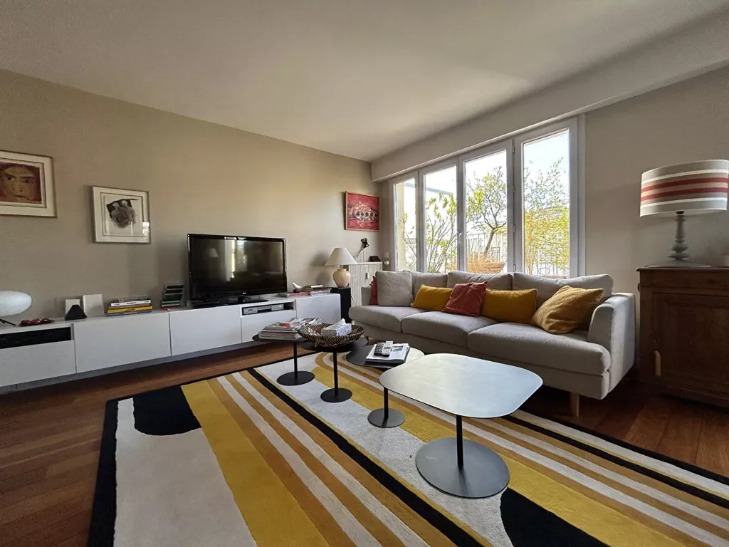 Elutuba - Duplex with Large Terrace in Paris