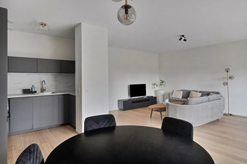 Sala da pranzo - Bright 2-Bedroom Apartment in City Centre