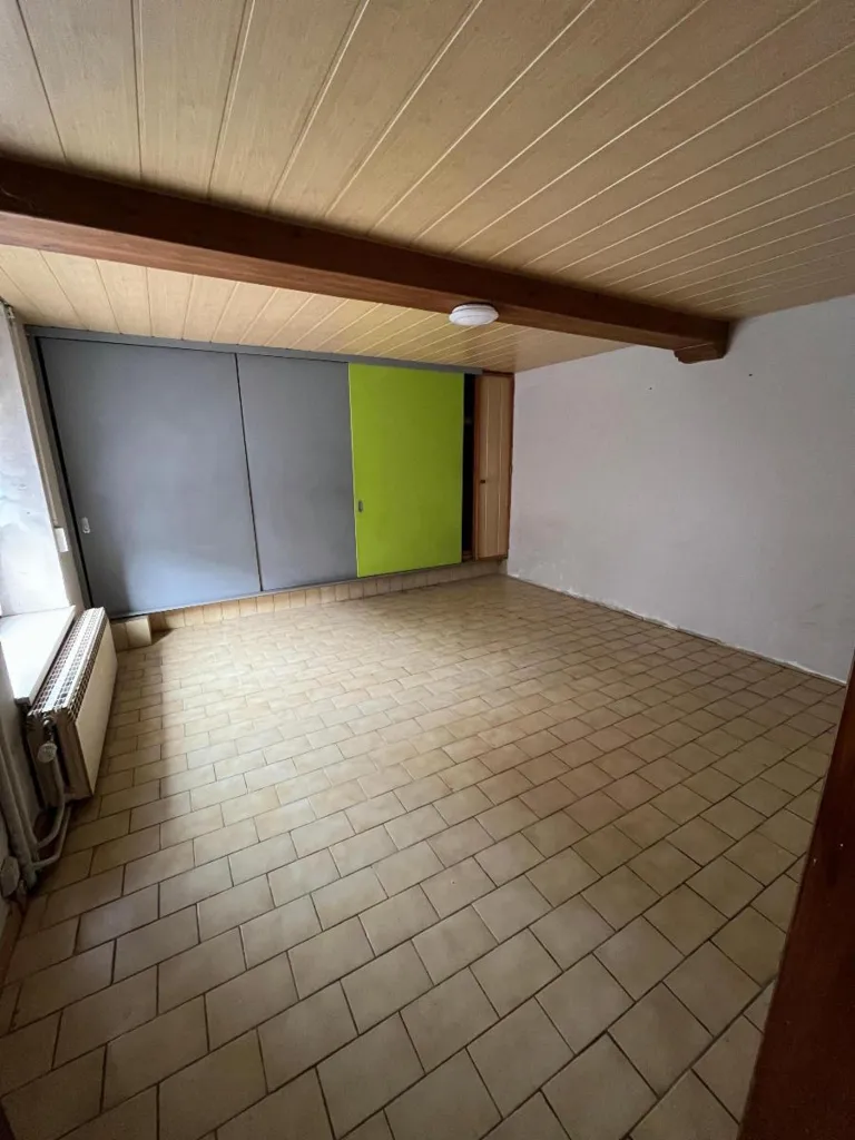 Pièces - Maison en Pierre avec Jardin à Rénover
