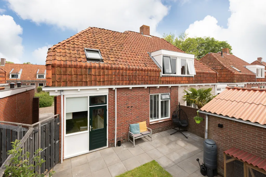 Esterno - Modernised 1930s Semi-detached House in Bolsward