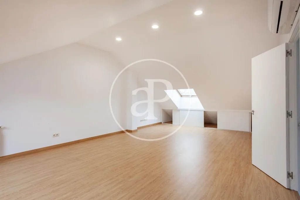 Toad - Semi-detached Chalet with Terrace in Barajas