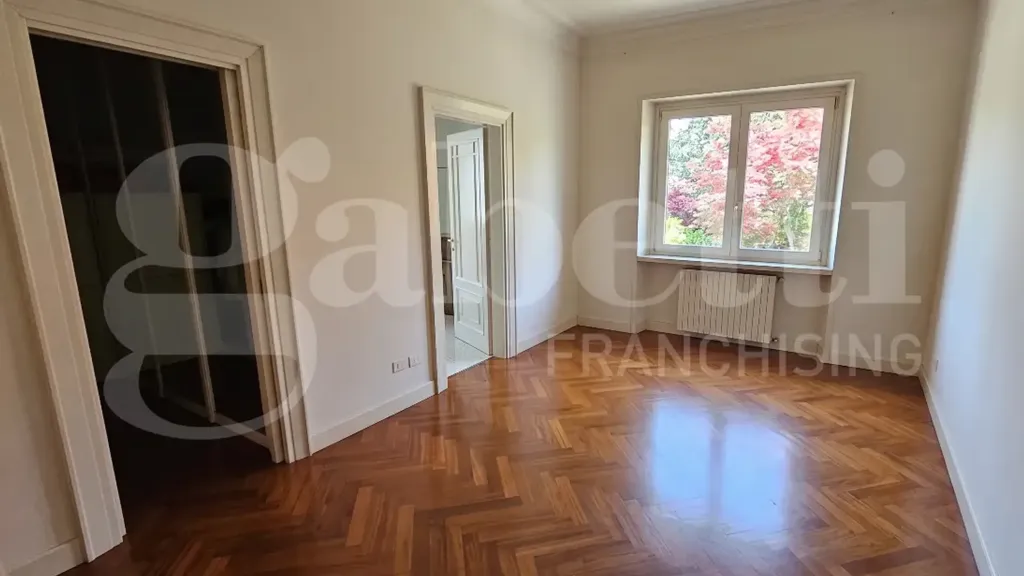 Pièces - Classical Villa with Garden in Brescia